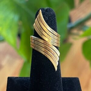 Elegant Gold-Tone Women's Ring